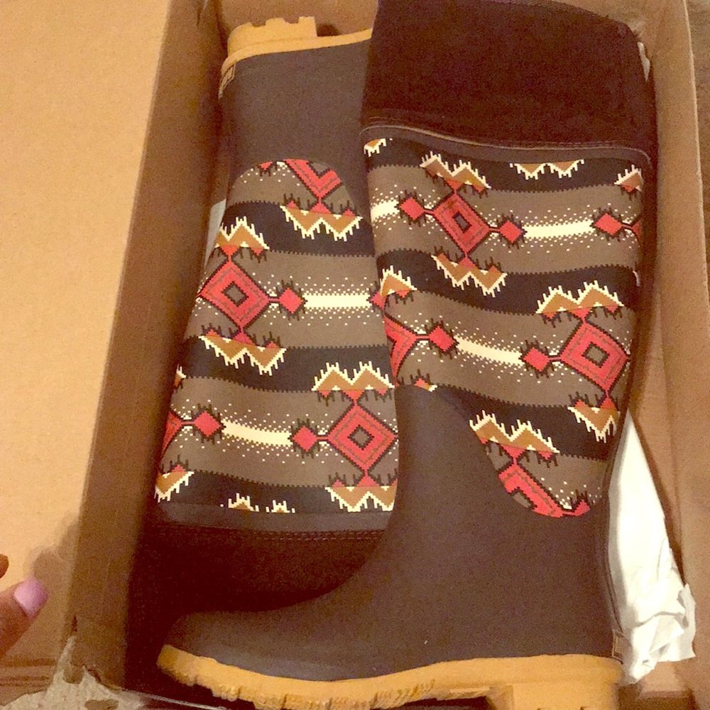 Snow boots